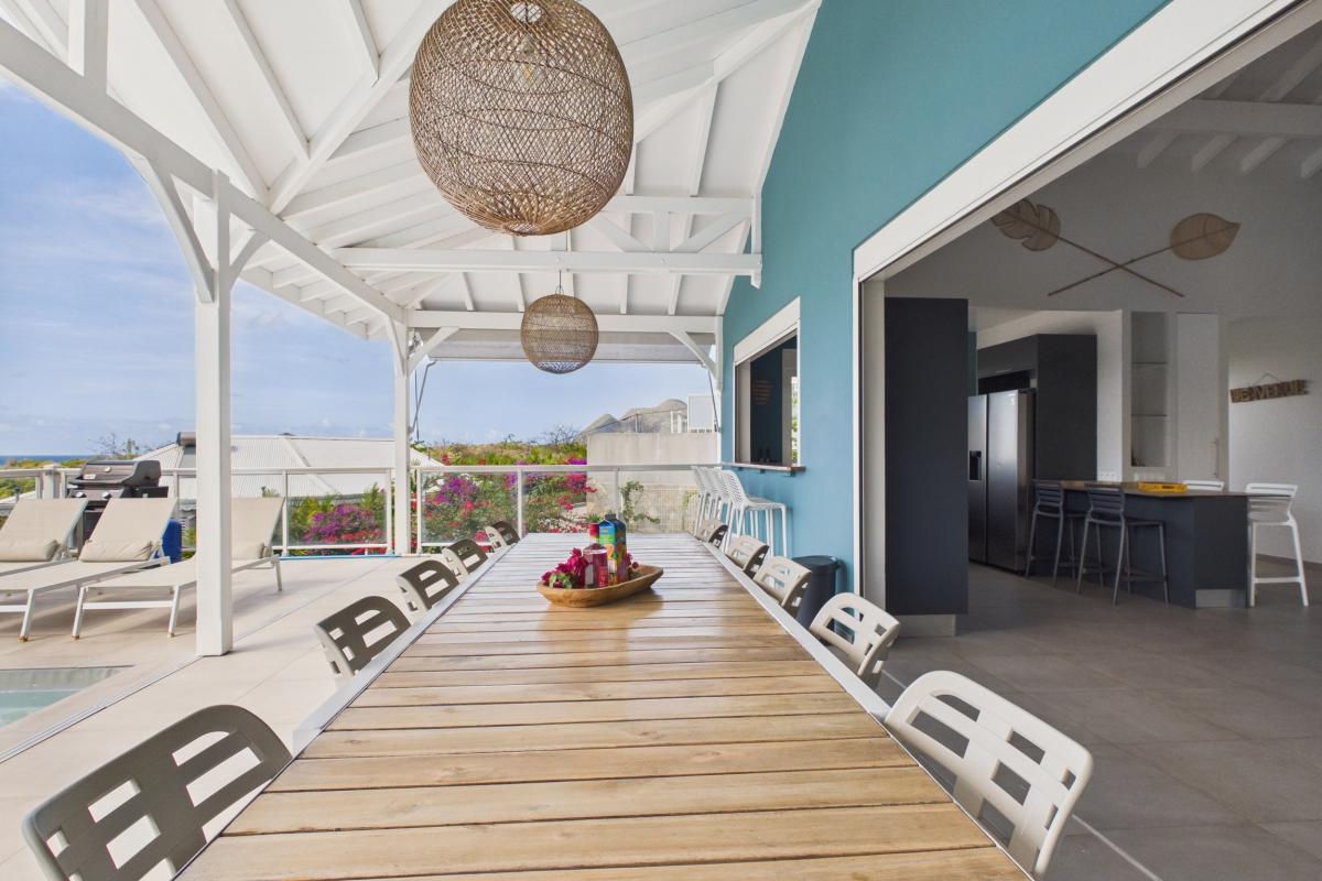 Location villa martinique 13 personnes 4 chambres - table à manger 2